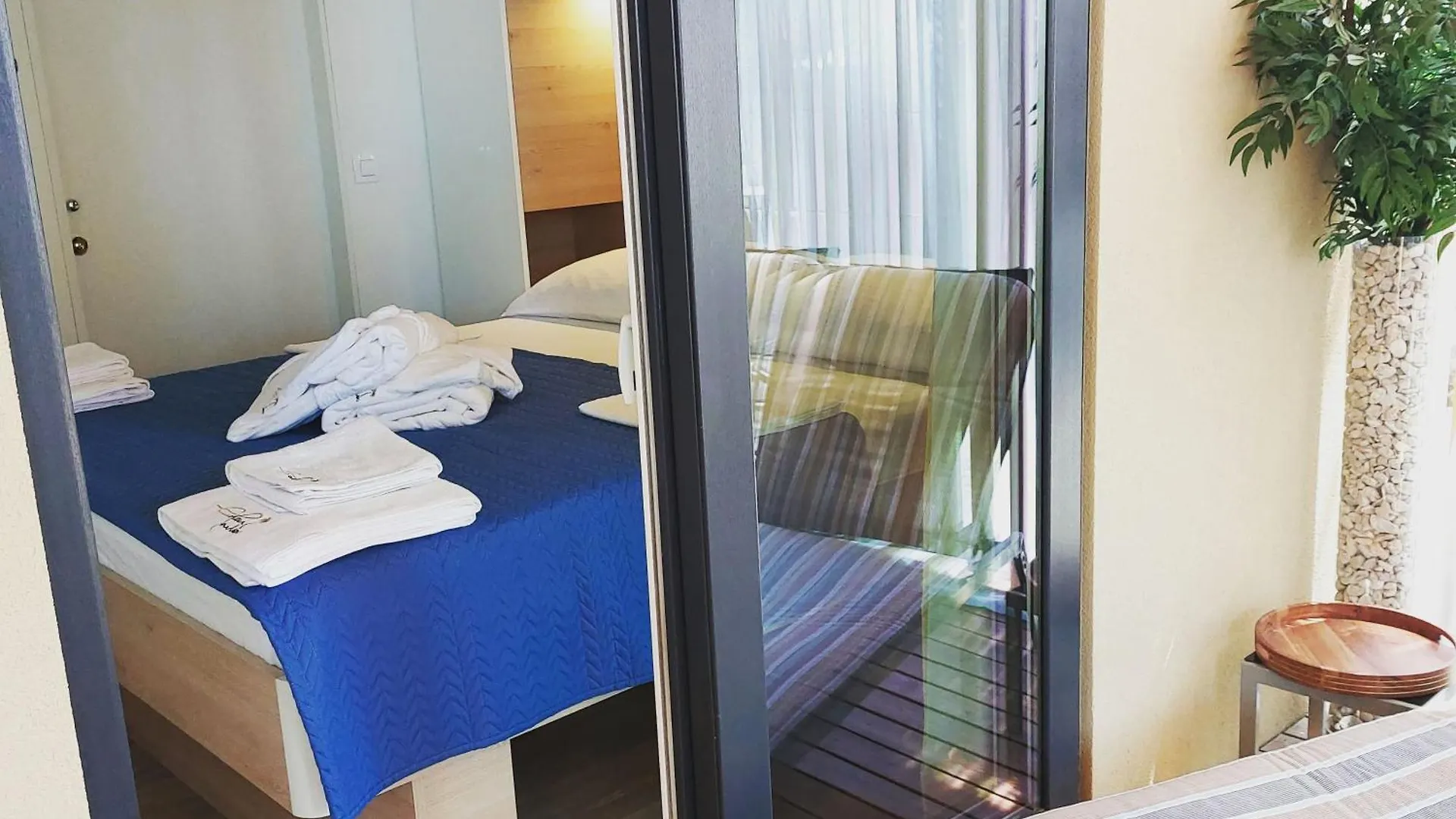 Mobile Home Eden Pavlov Biograd Na Moru Campsite
